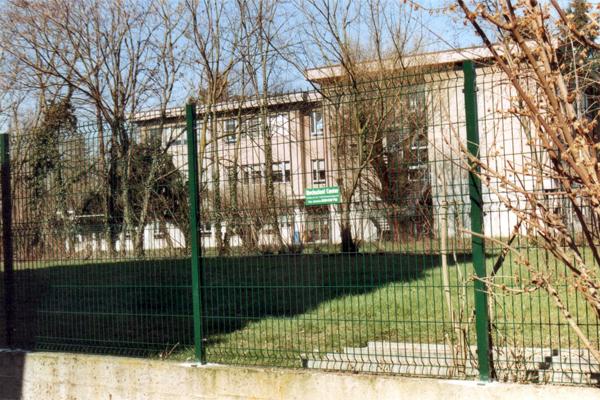 Recinzione a pannelli modulari in rete elettrosaldata e plasticata