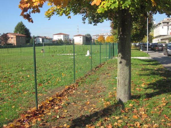 Recinzioni in rete metallica su plinto