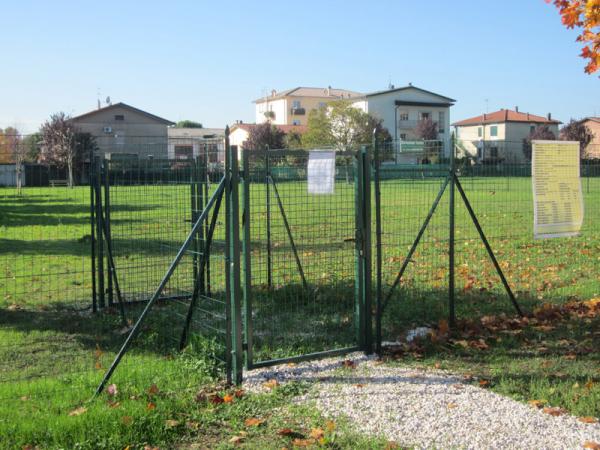 Recinzioni in rete metallica su plinto