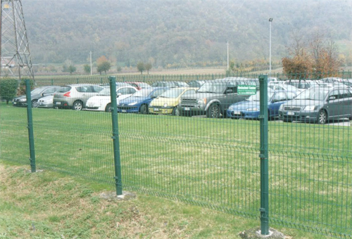 Recinzione a pannelli modulari in rete elettrosaldata e plasticata